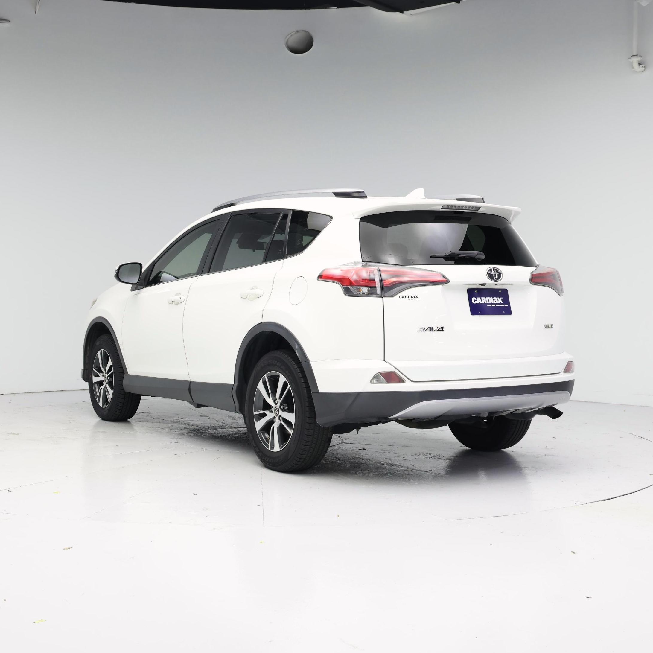 Thumbnail: 2018 Toyota RAV4 - 2