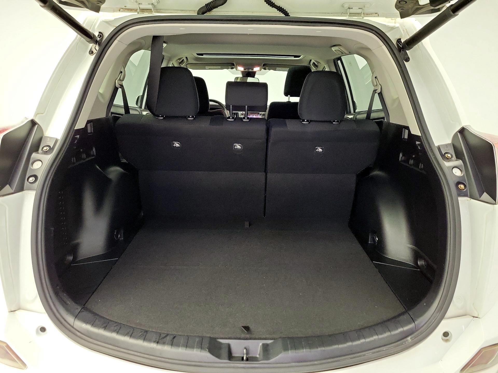 Thumbnail: 2018 Toyota RAV4 - 20
