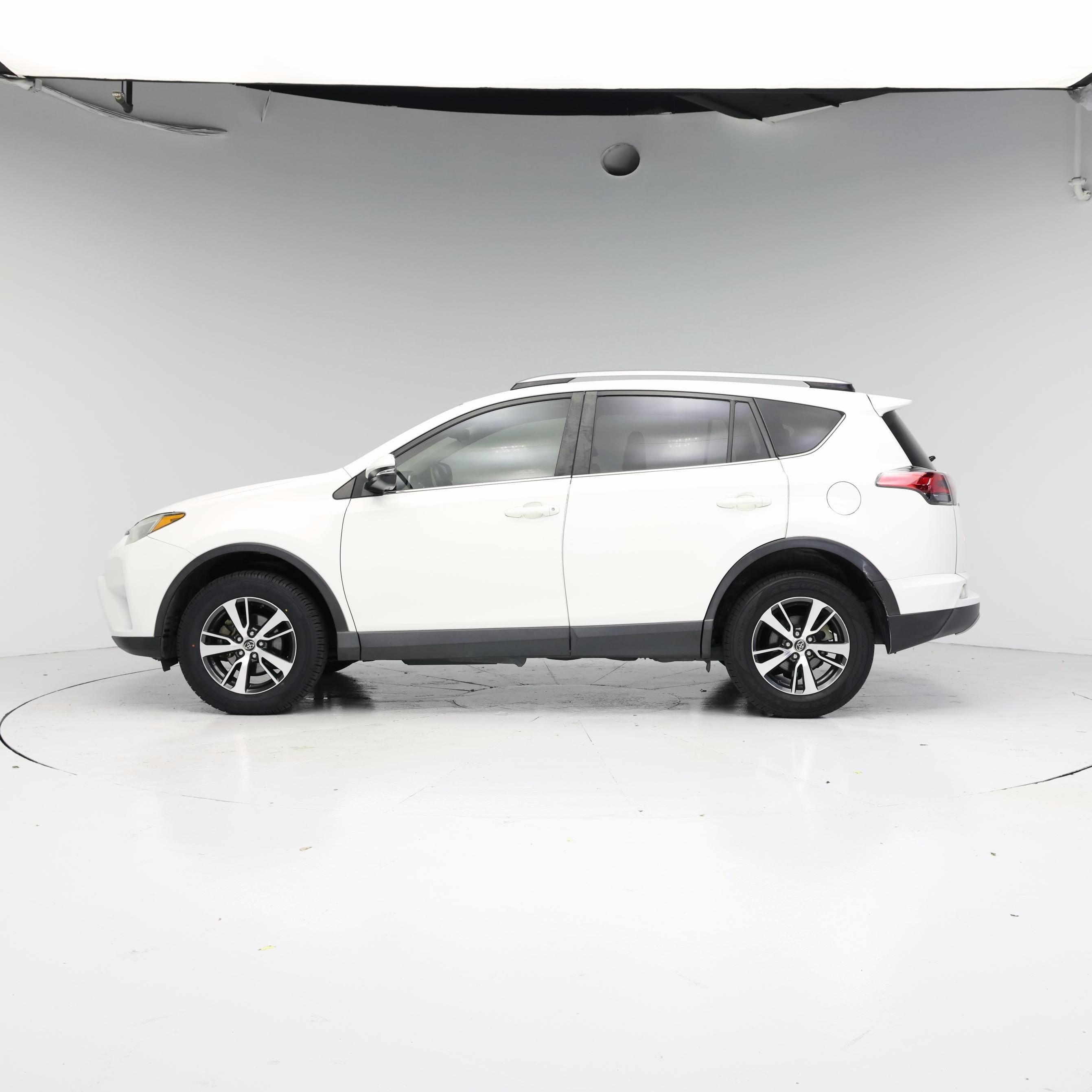 Thumbnail: 2018 Toyota RAV4 - 3