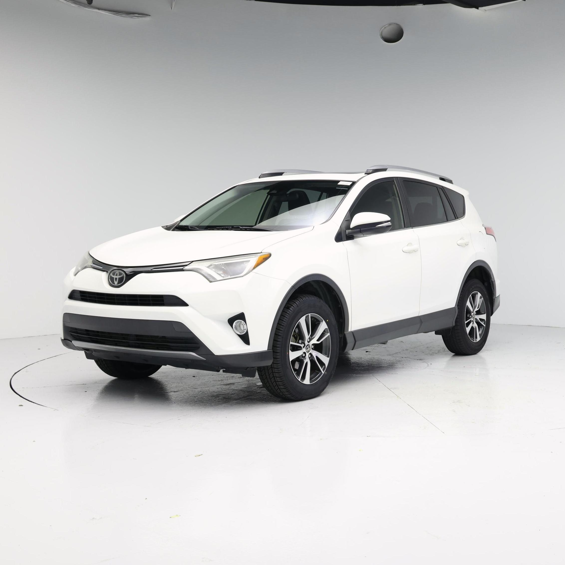Thumbnail: 2018 Toyota RAV4 - 4