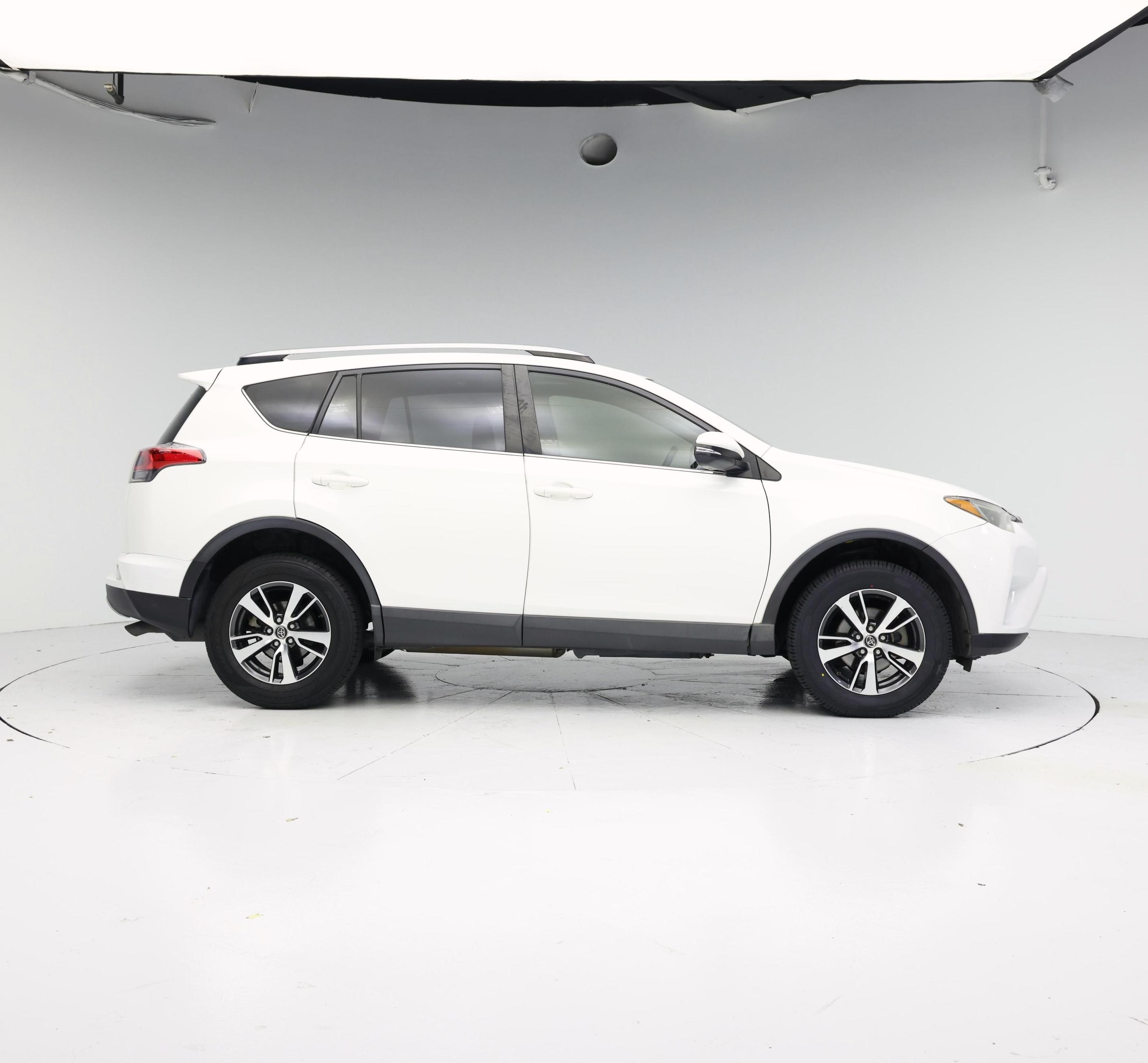 Thumbnail: 2018 Toyota RAV4 - 7