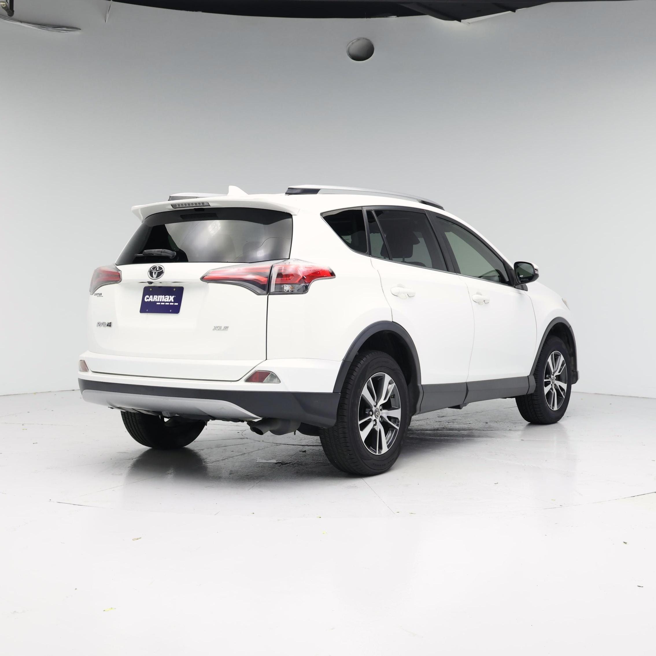 Thumbnail: 2018 Toyota RAV4 - 8