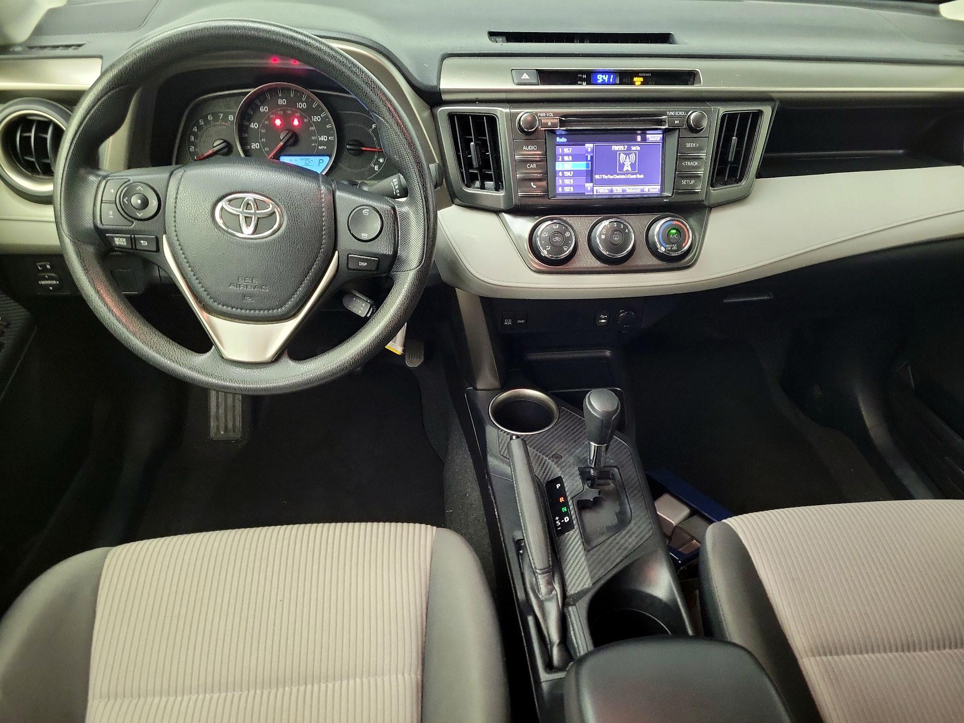 Thumbnail: 2015 Toyota RAV4 - 9