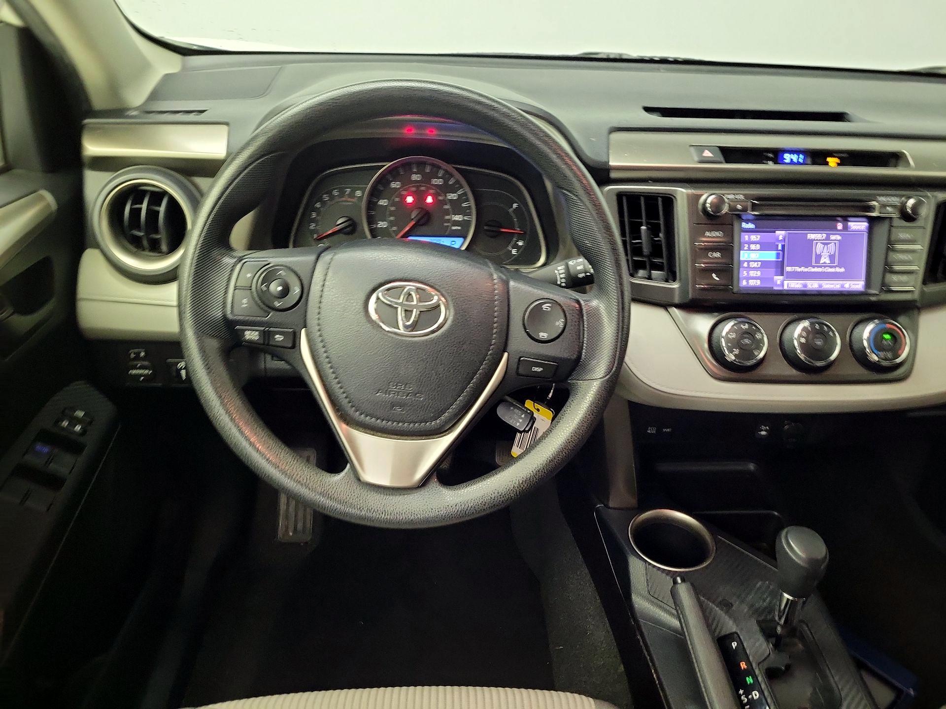 Thumbnail: 2015 Toyota RAV4 - 10