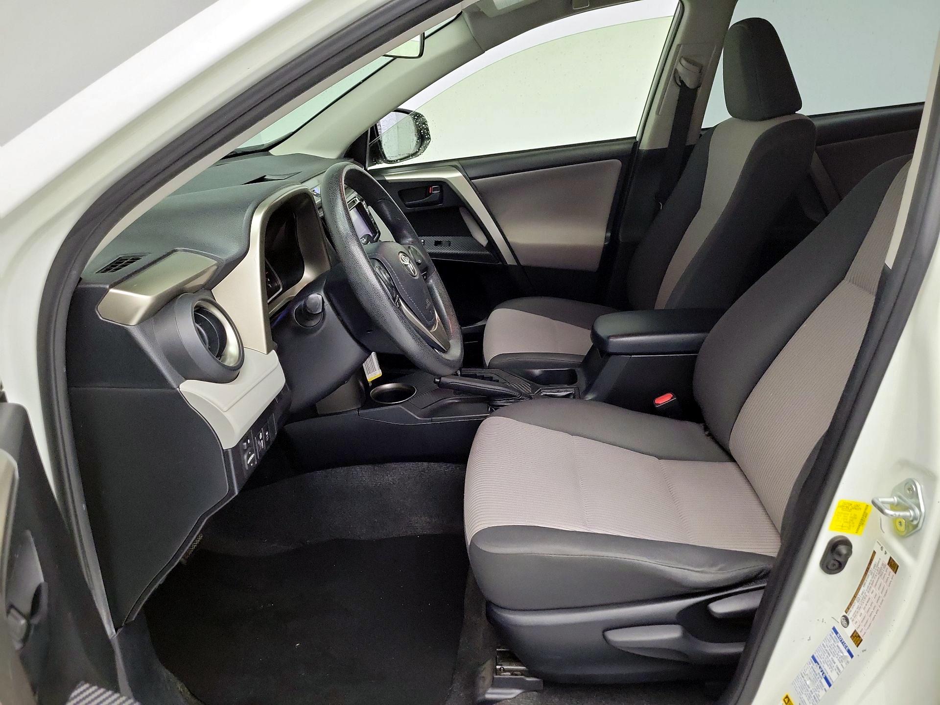 Thumbnail: 2015 Toyota RAV4 - 11