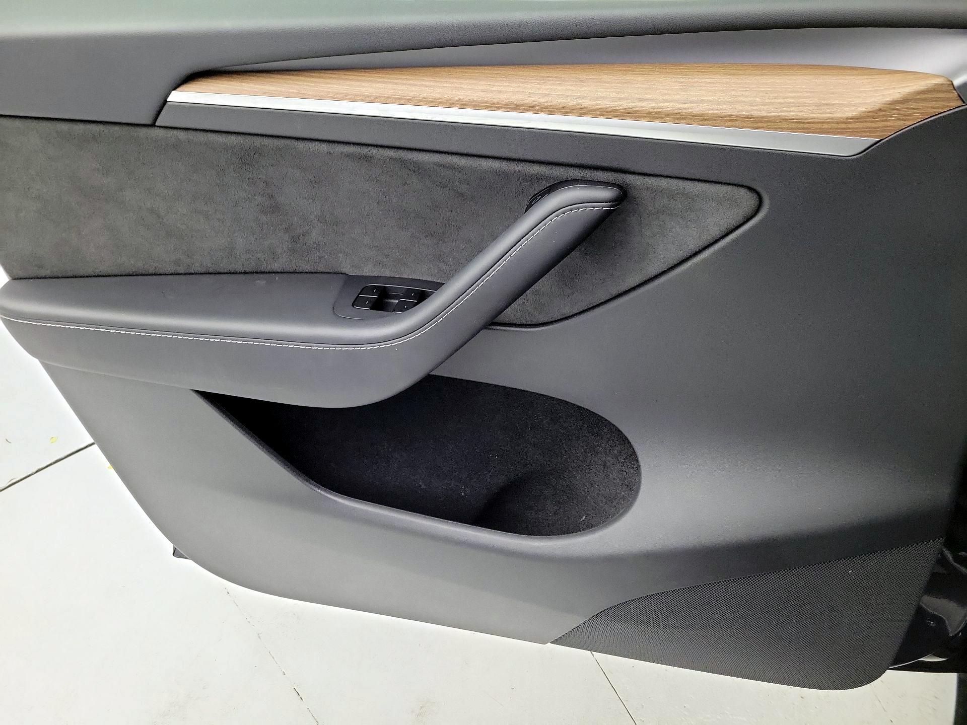 Thumbnail: 2025 Tesla Model Y - 12