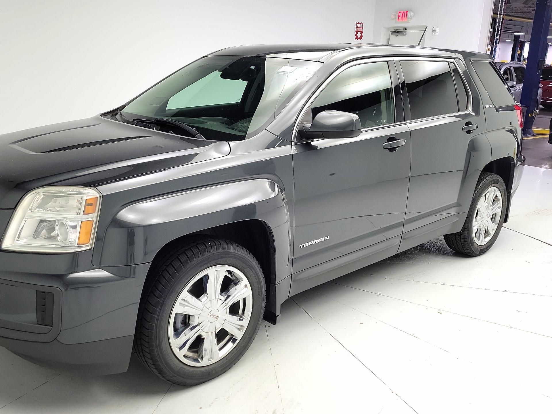 Thumbnail: 2017 GMC Terrain - 3