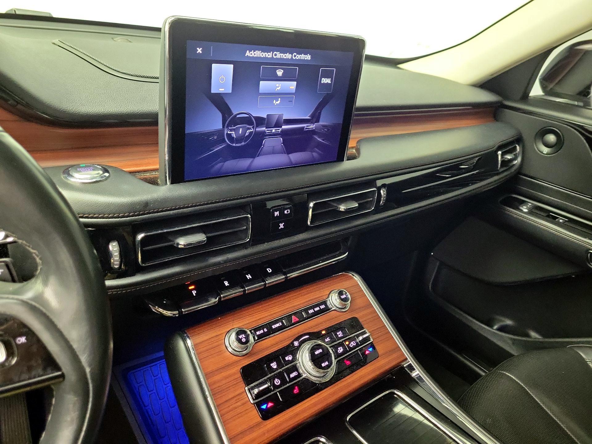 Thumbnail: 2023 Lincoln Aviator - 16