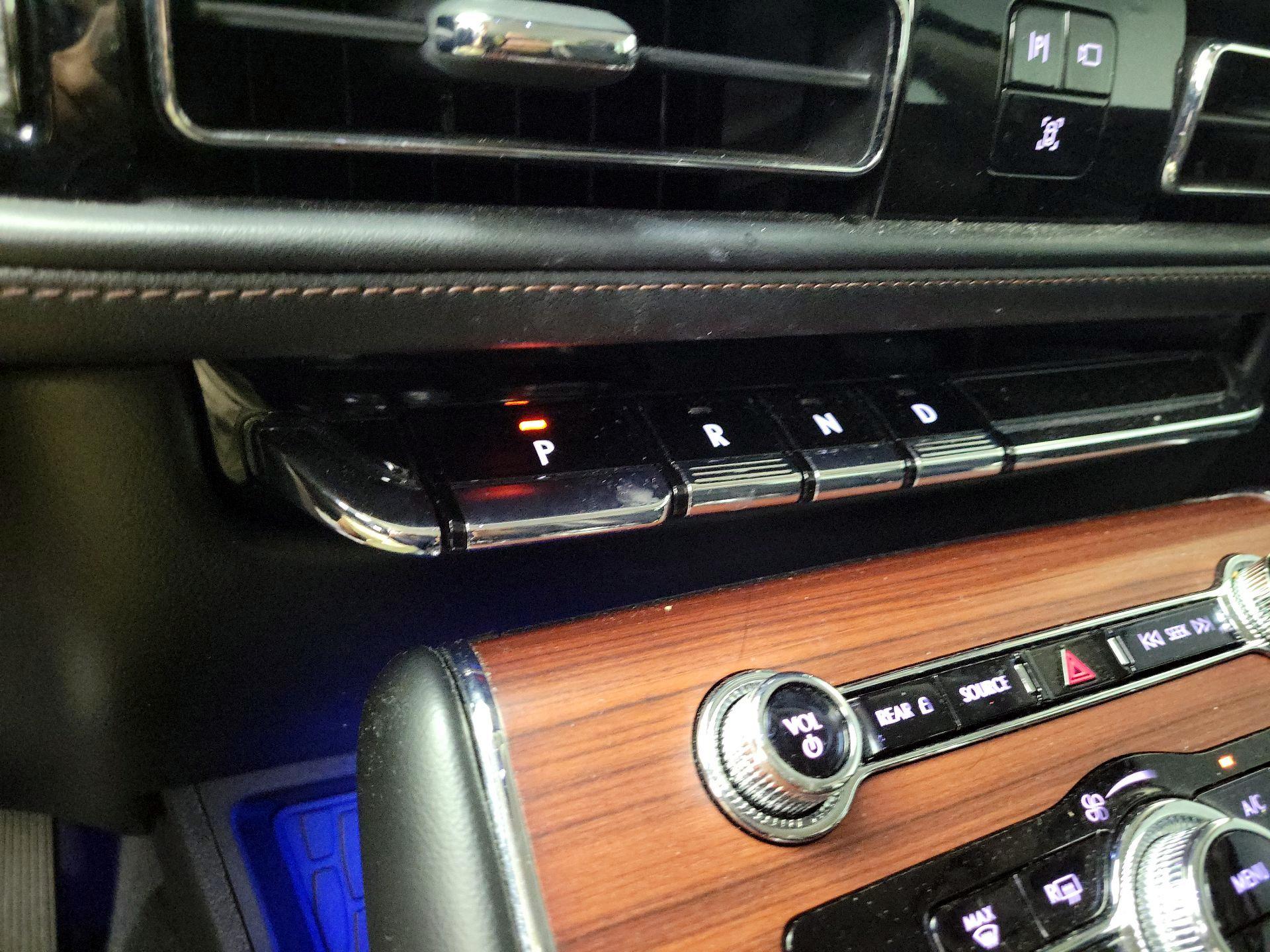 Thumbnail: 2023 Lincoln Aviator - 17