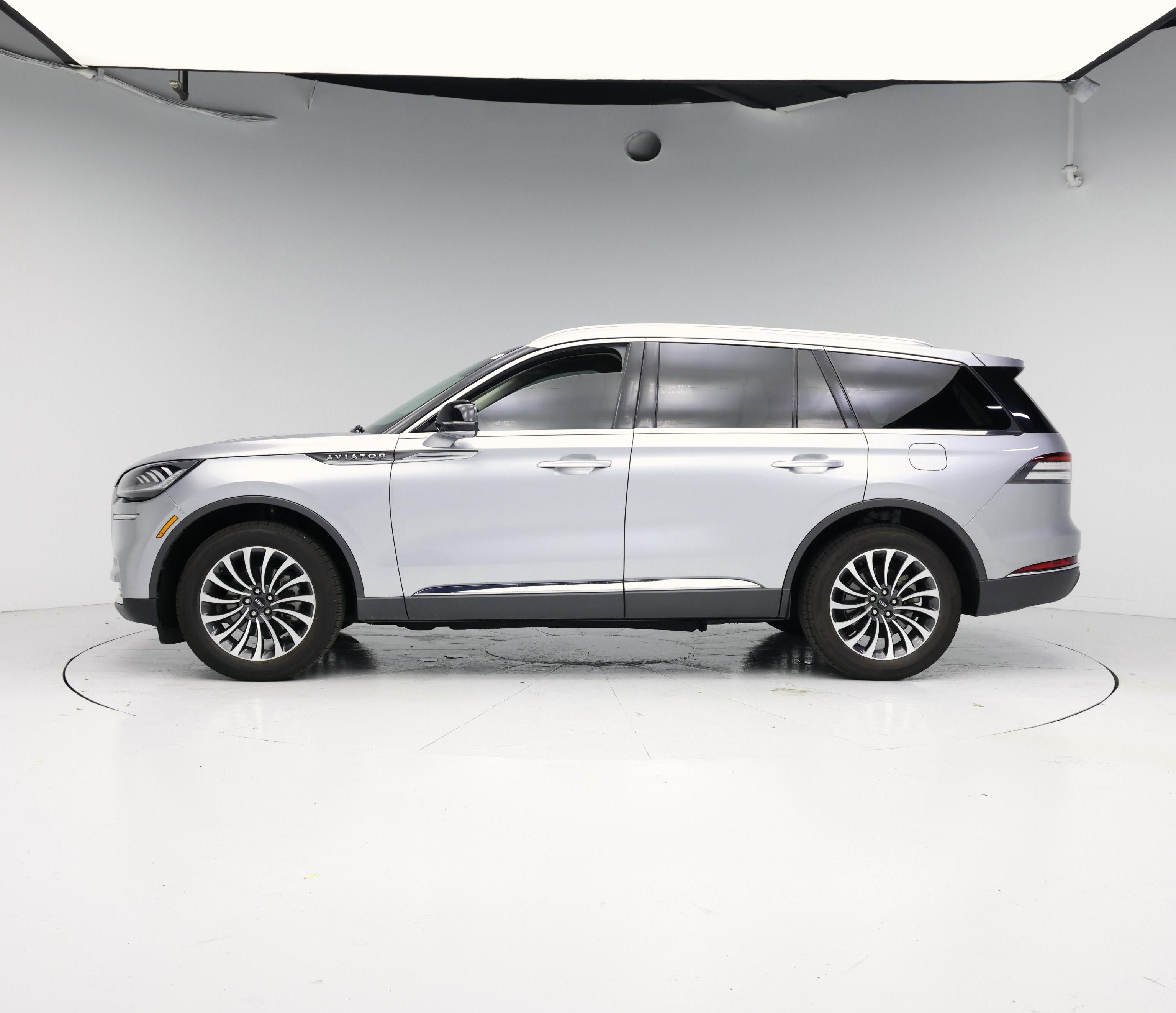 Thumbnail: 2023 Lincoln Aviator - 3