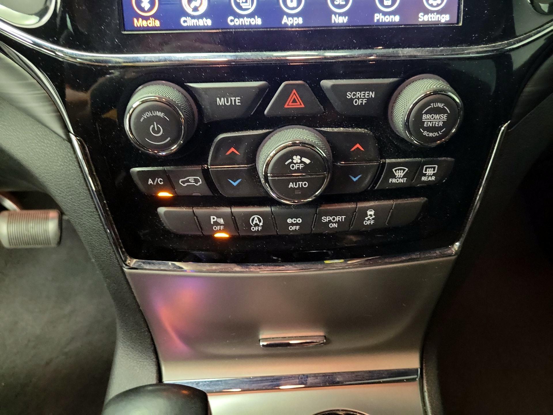 Thumbnail: 2020 Jeep Grand Cherokee - 17