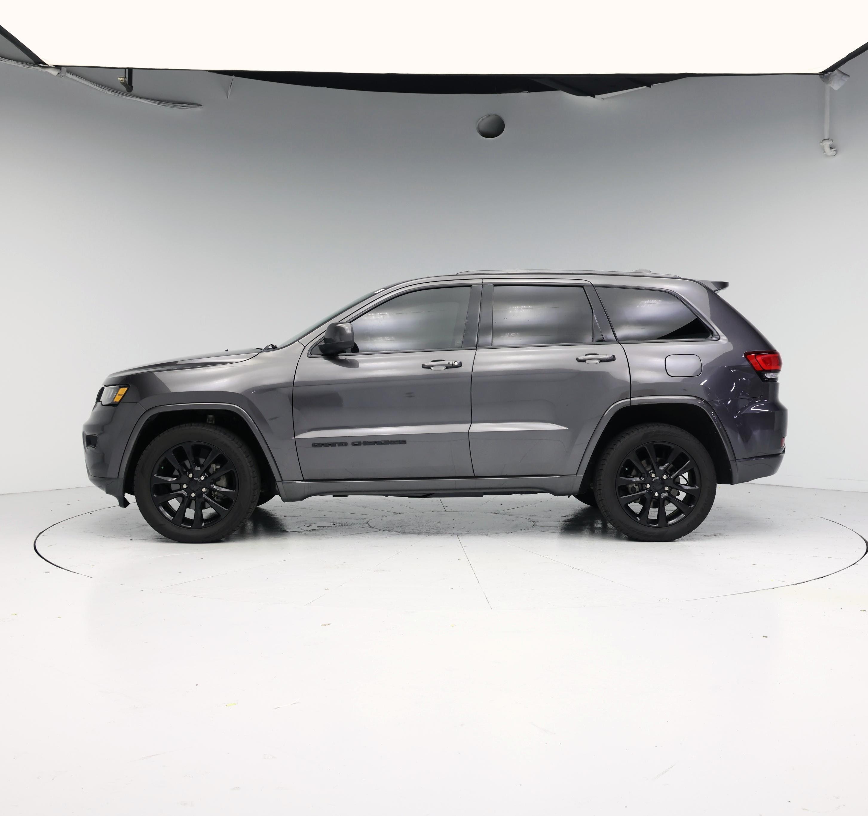 Thumbnail: 2020 Jeep Grand Cherokee - 3