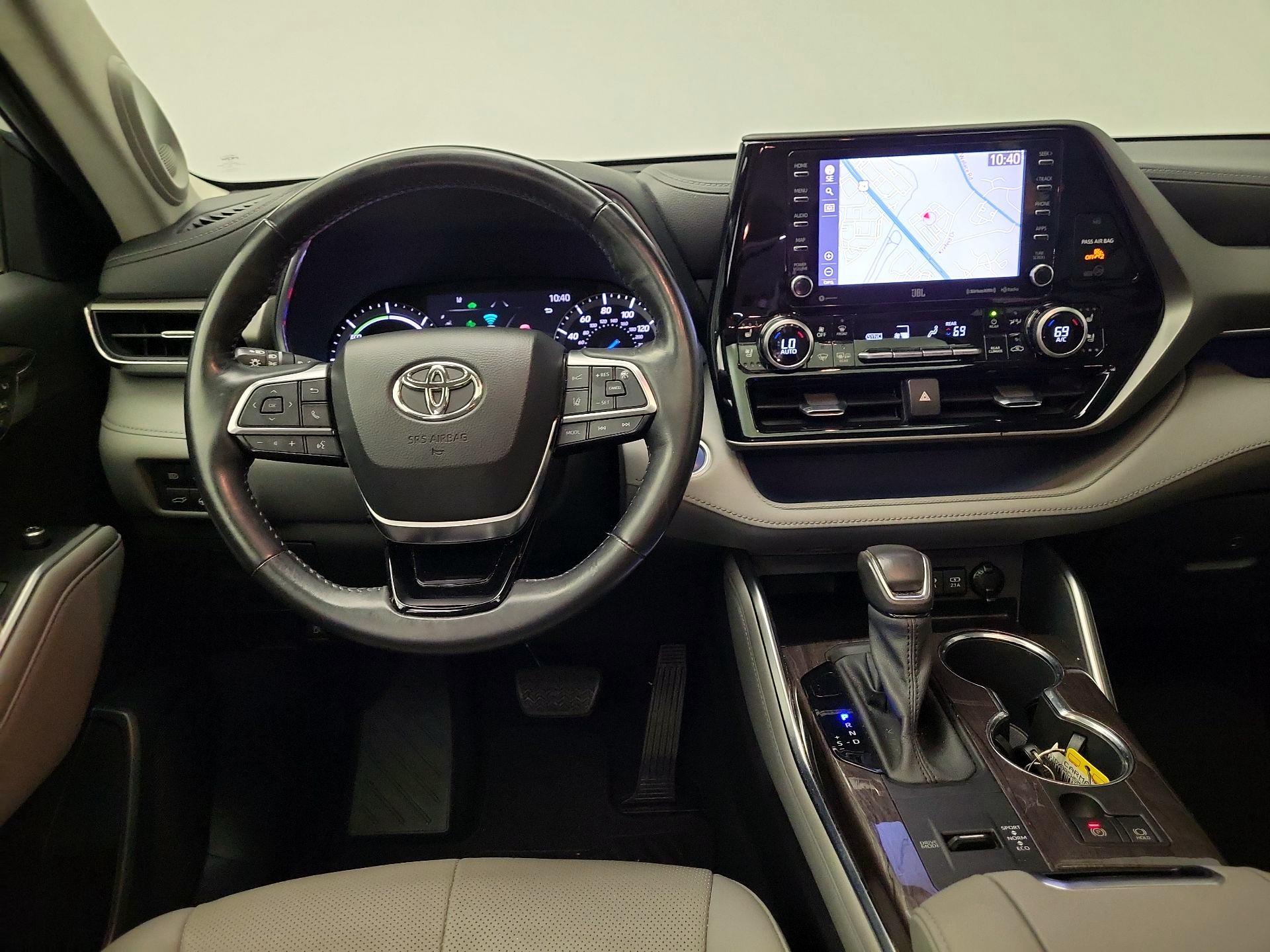 Thumbnail: 2021 Toyota Highlander - 10
