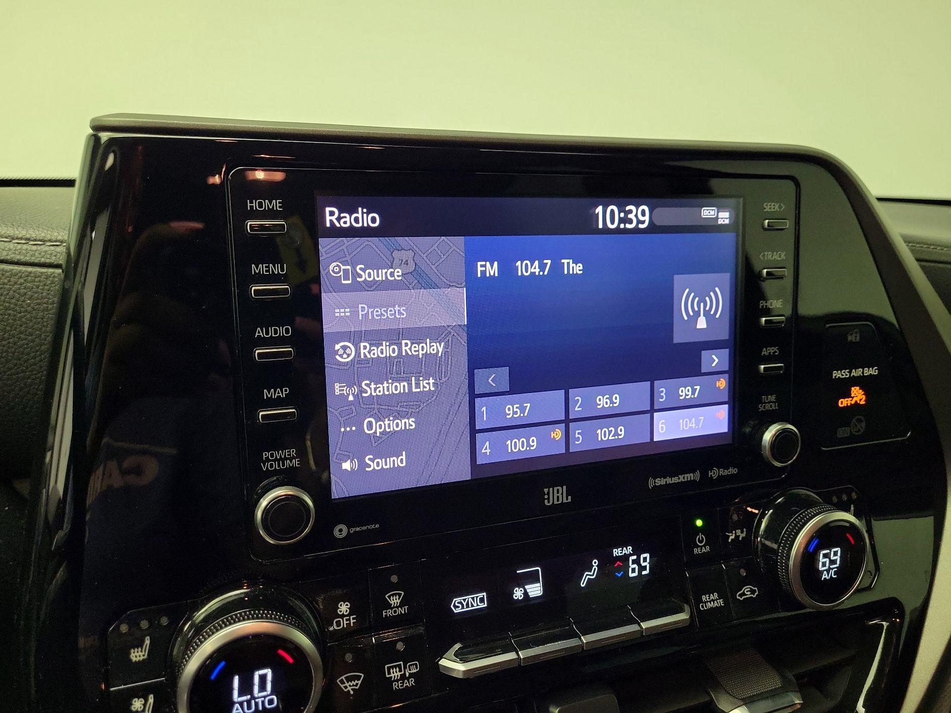Thumbnail: 2021 Toyota Highlander - 16