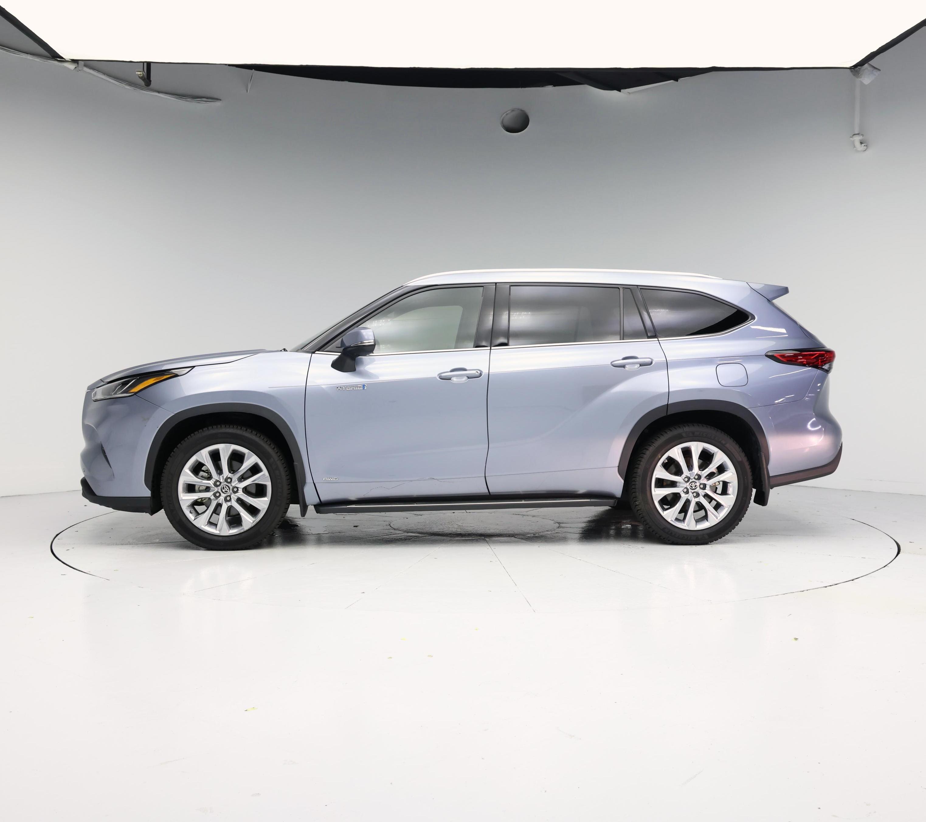 Thumbnail: 2021 Toyota Highlander - 3