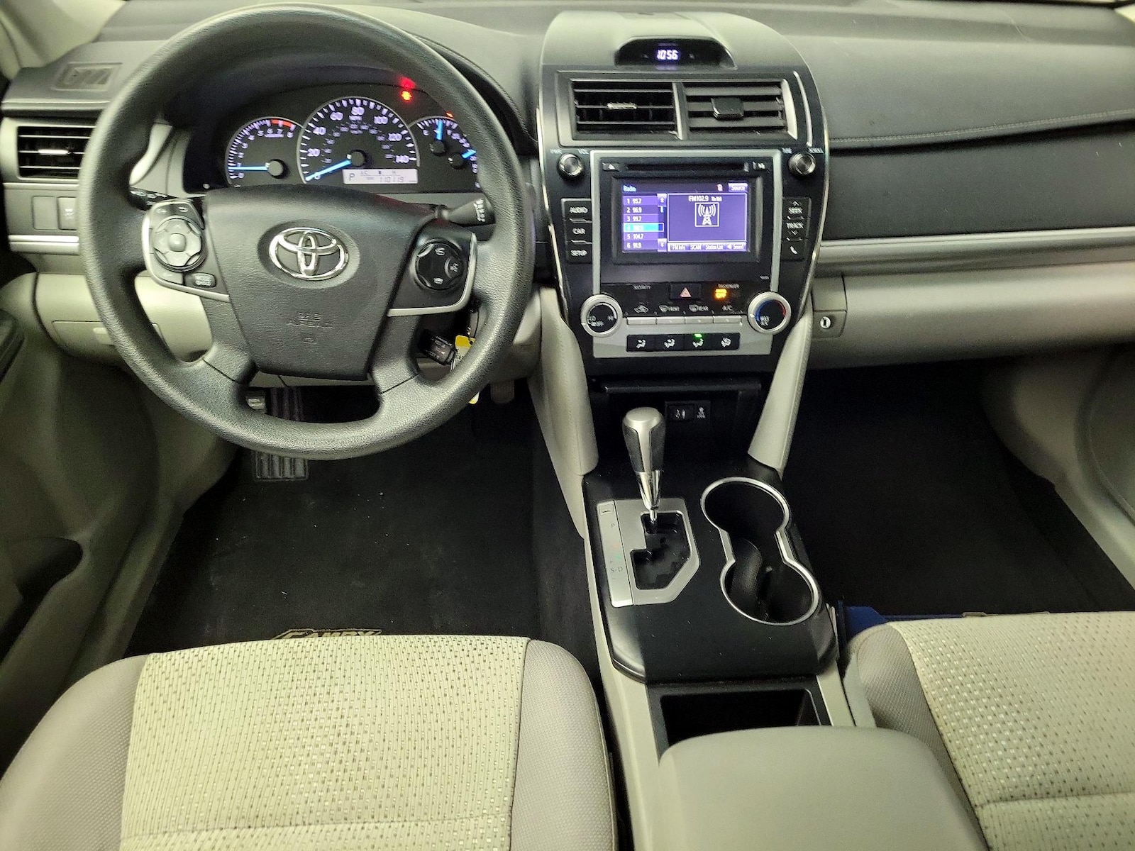 2014 Toyota Camry SE - Photo 10