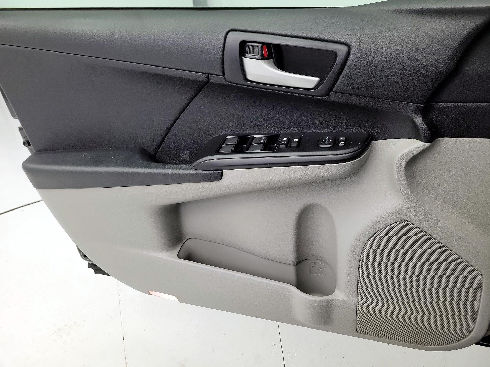 Thumbnail: 2014 Toyota Camry - 12