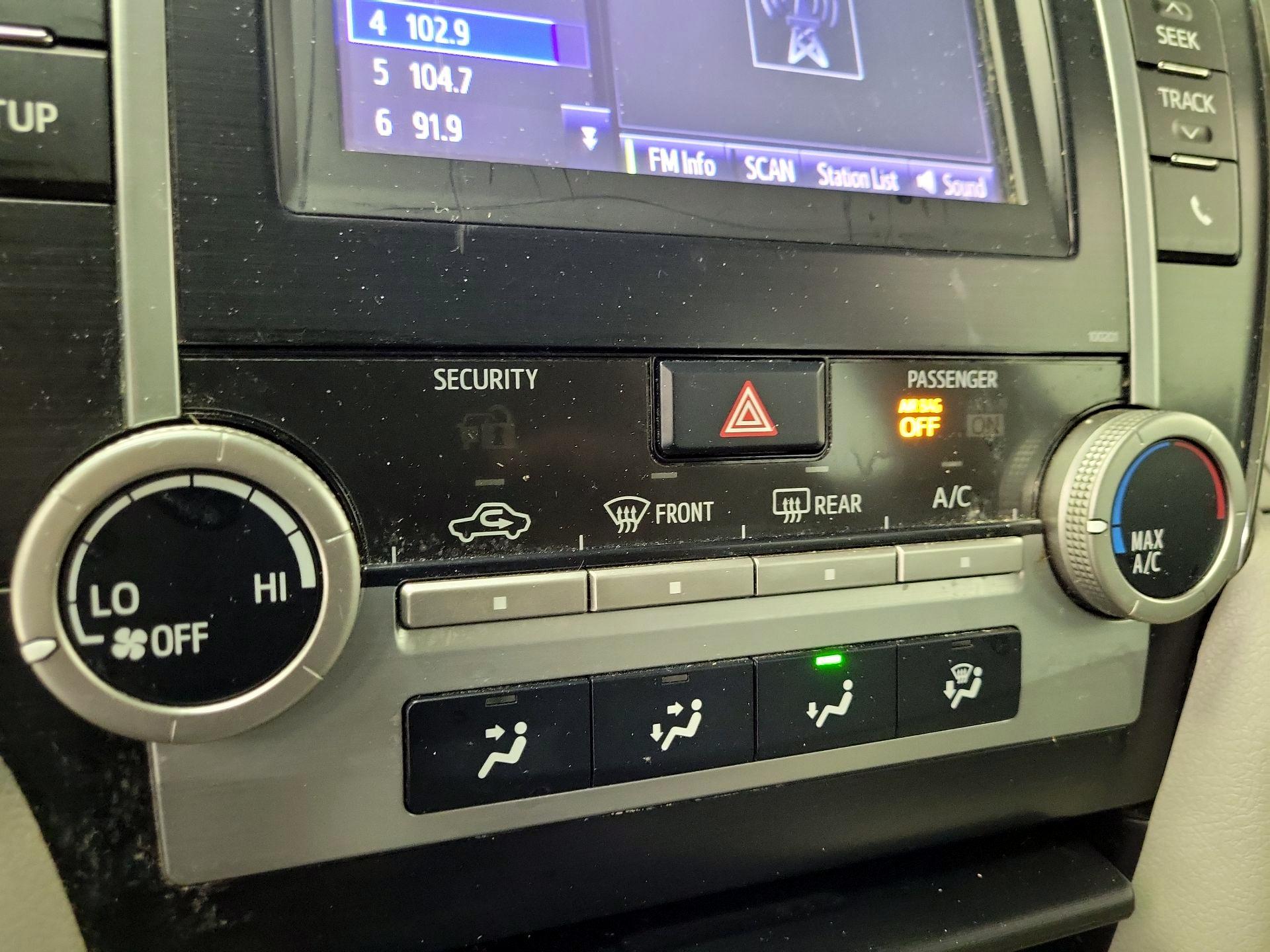 Thumbnail: 2014 Toyota Camry - 15