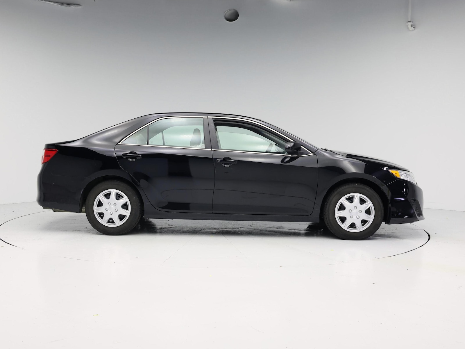 2014 Toyota Camry SE - Photo 8