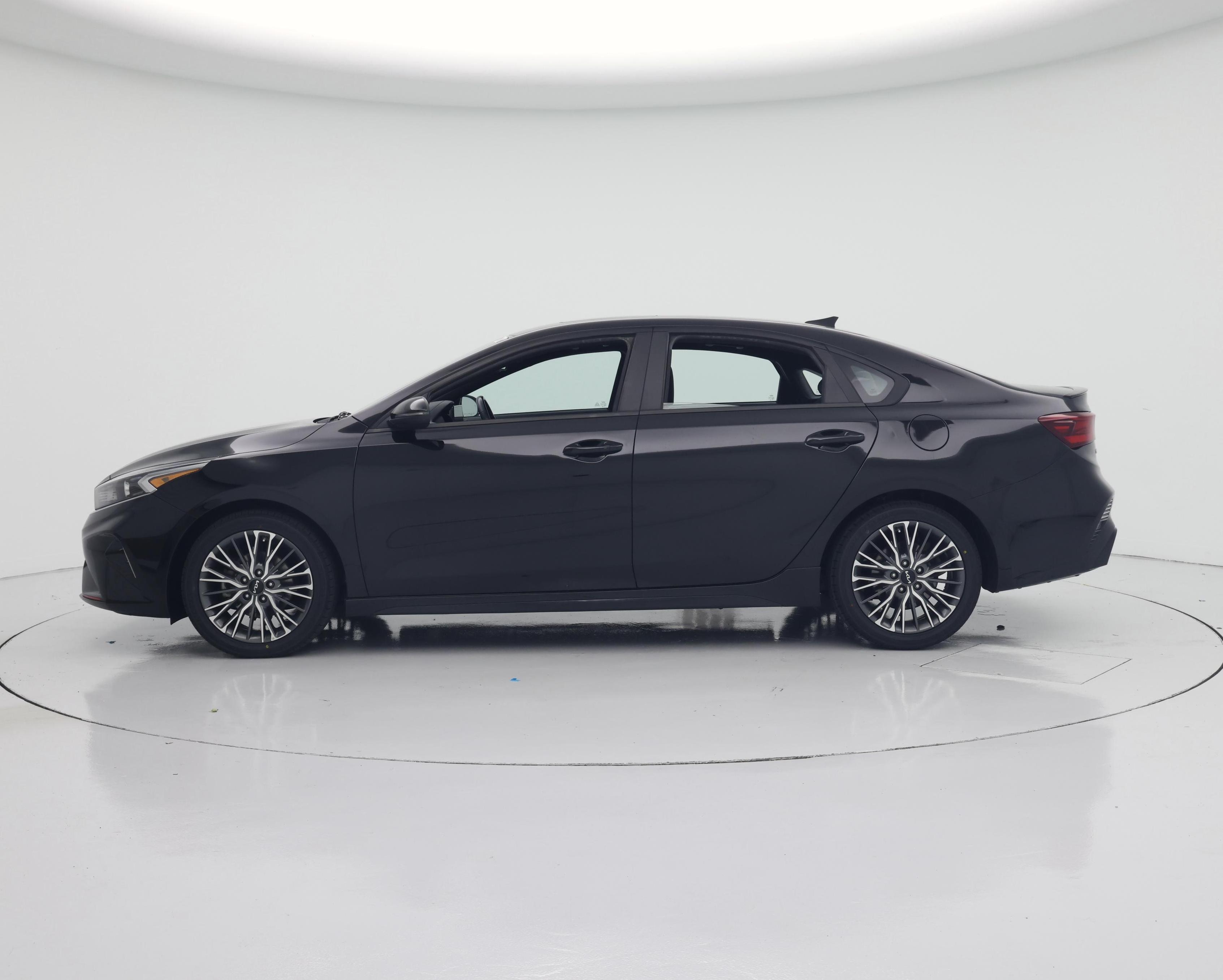 Thumbnail: 2022 Kia Forte - 3