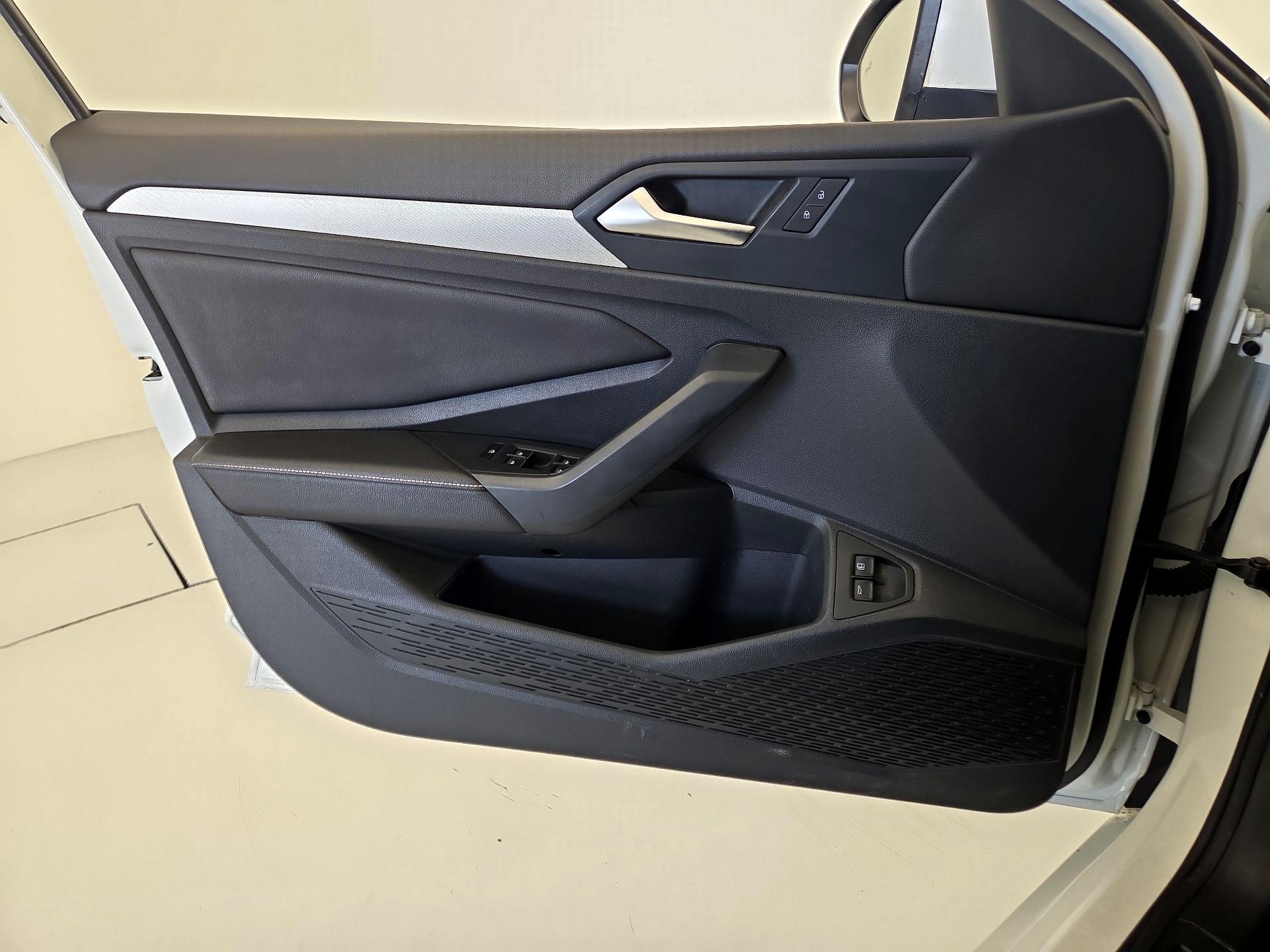 Thumbnail: 2024 Volkswagen Jetta - 12