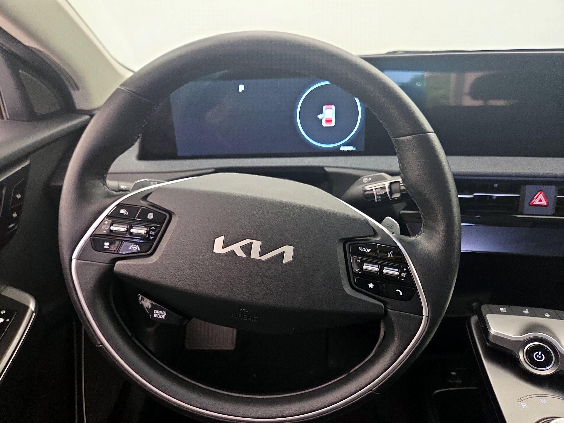 Thumbnail: 2022 Kia EV6 - 10