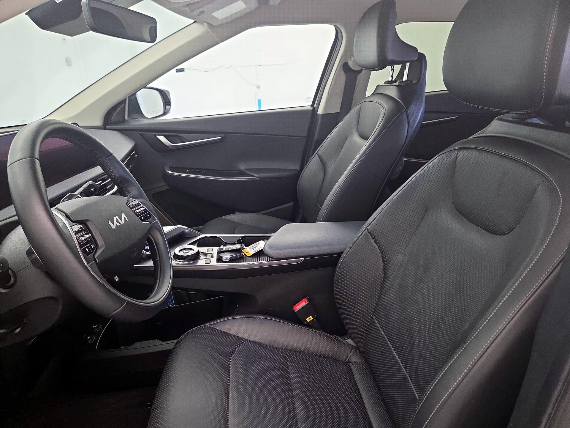 Thumbnail: 2022 Kia EV6 - 11