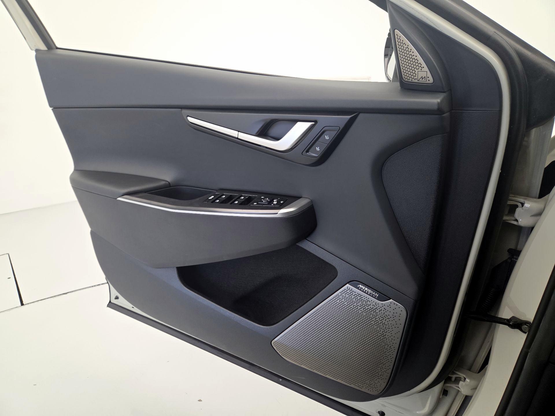 Thumbnail: 2022 Kia EV6 - 12