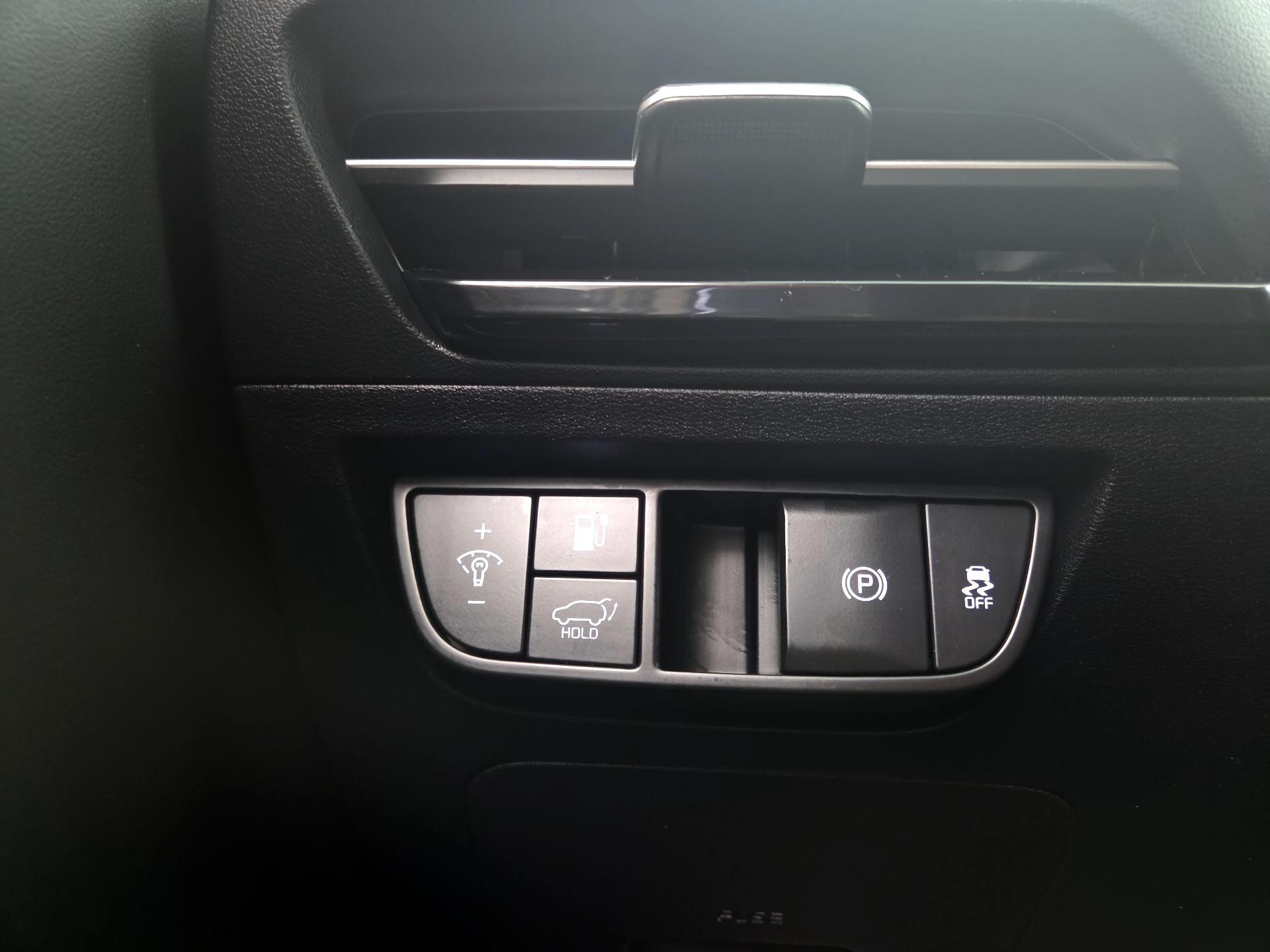 Thumbnail: 2022 Kia EV6 - 13
