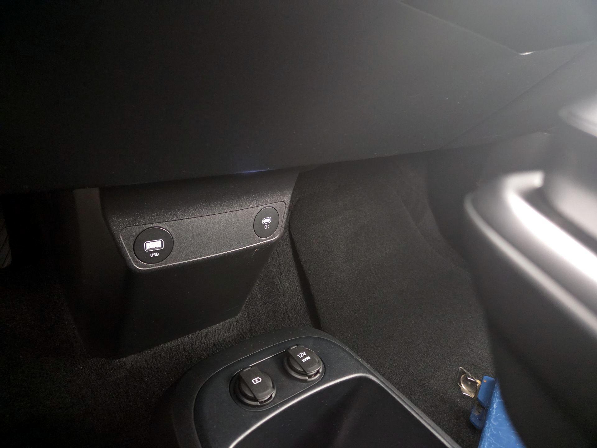 Thumbnail: 2022 Kia EV6 - 18