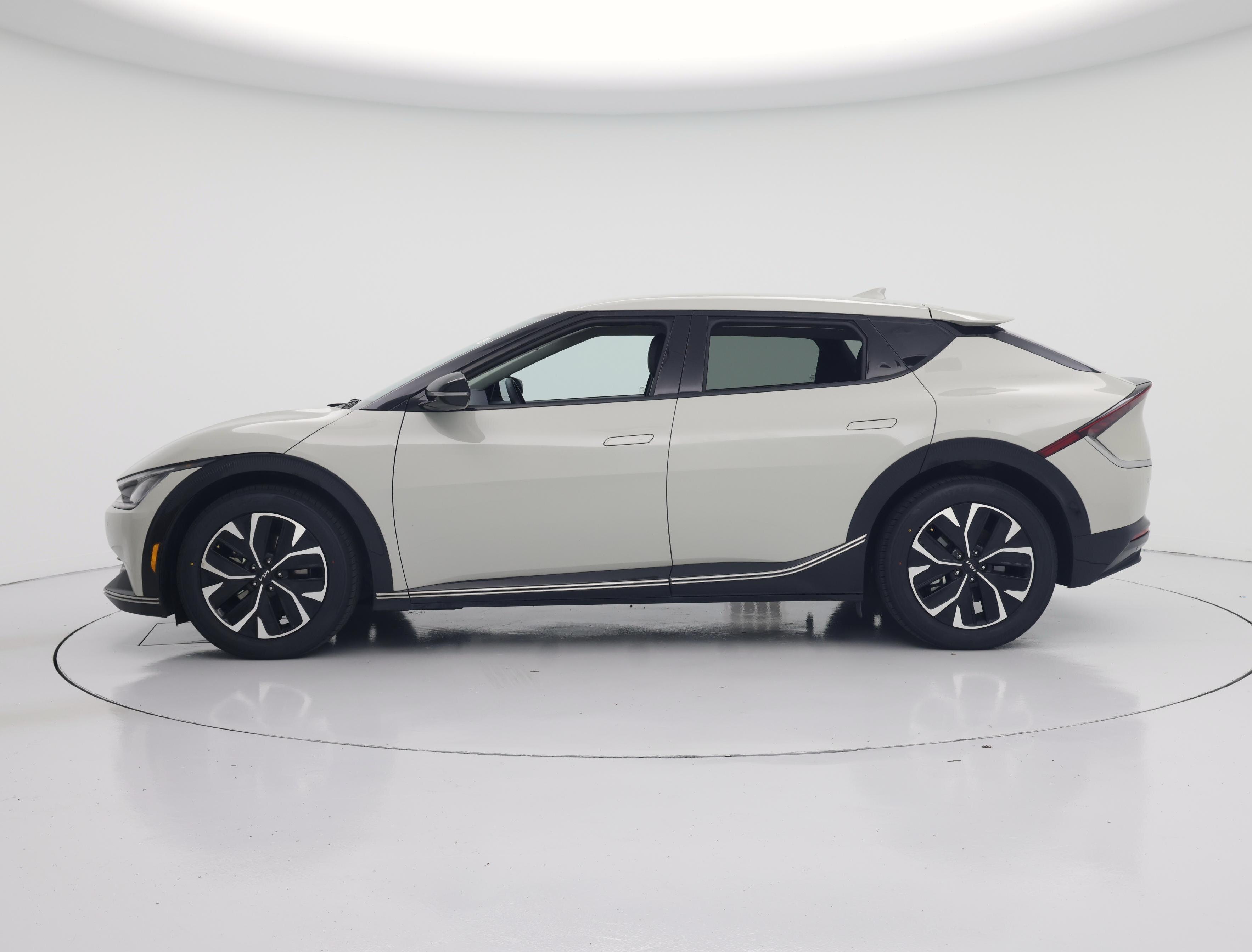 Thumbnail: 2022 Kia EV6 - 3