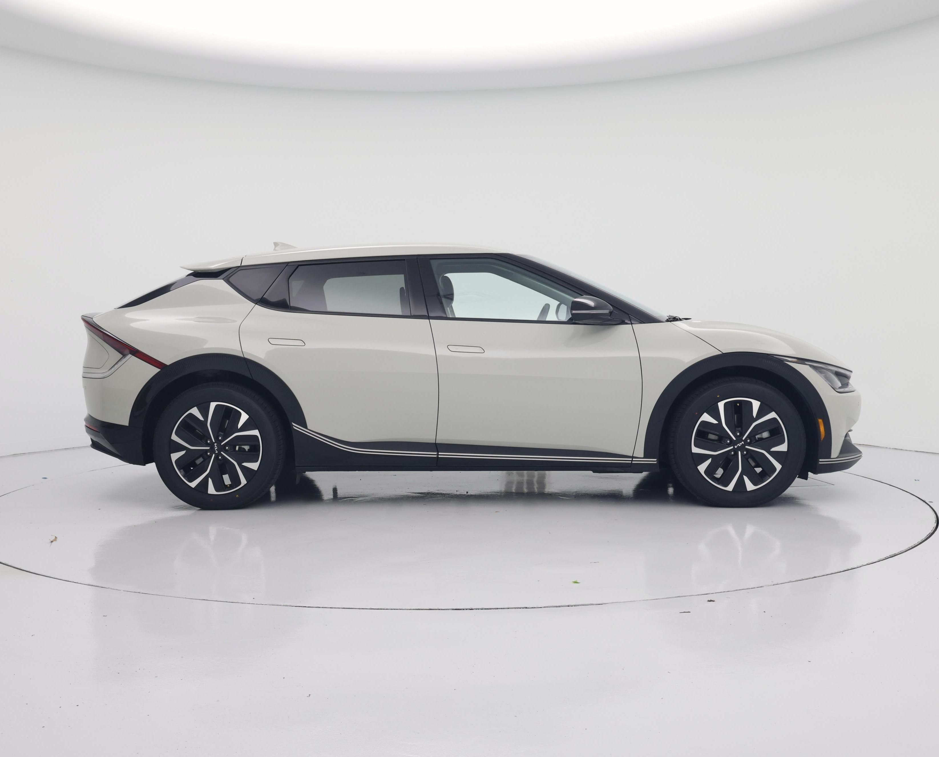 Thumbnail: 2022 Kia EV6 - 7
