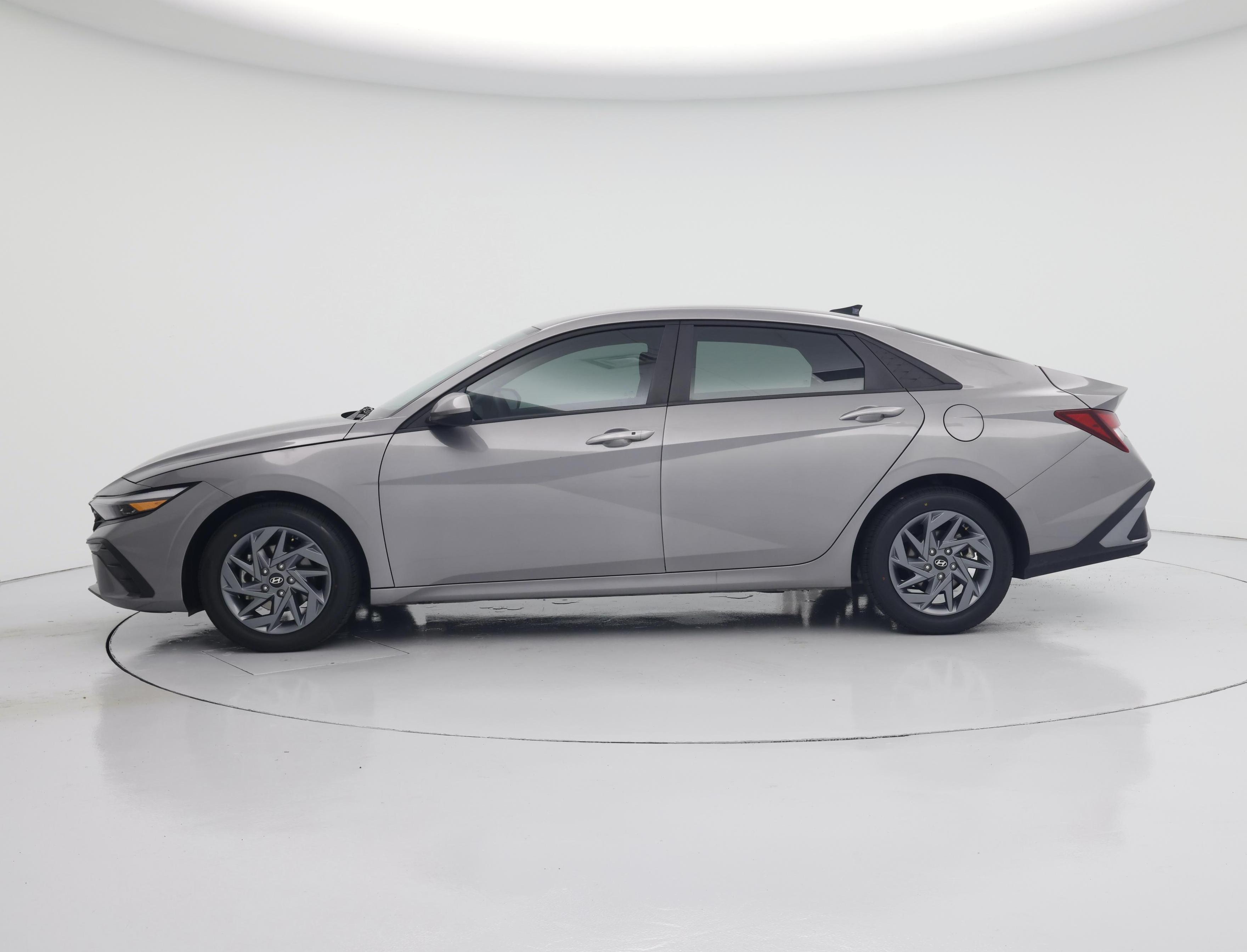 Thumbnail: 2024 Hyundai Elantra - 3