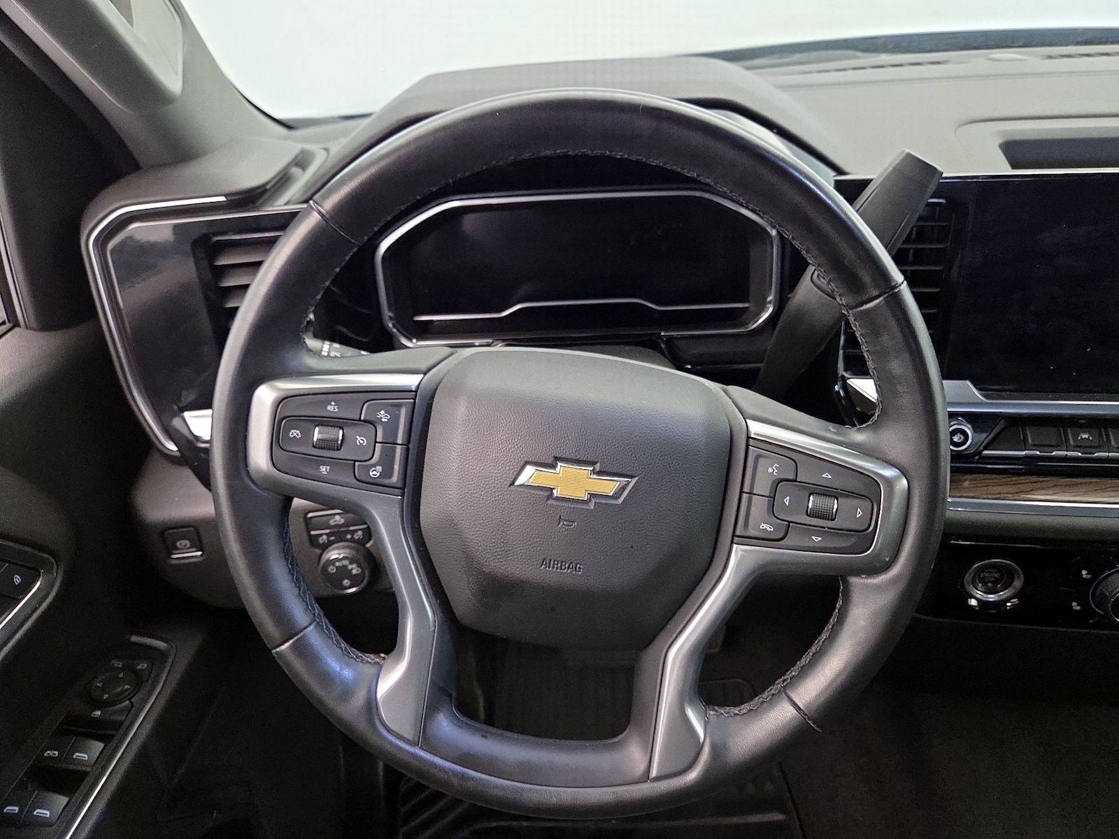 2023 Chevrolet Silverado 1500 LT - Photo 11