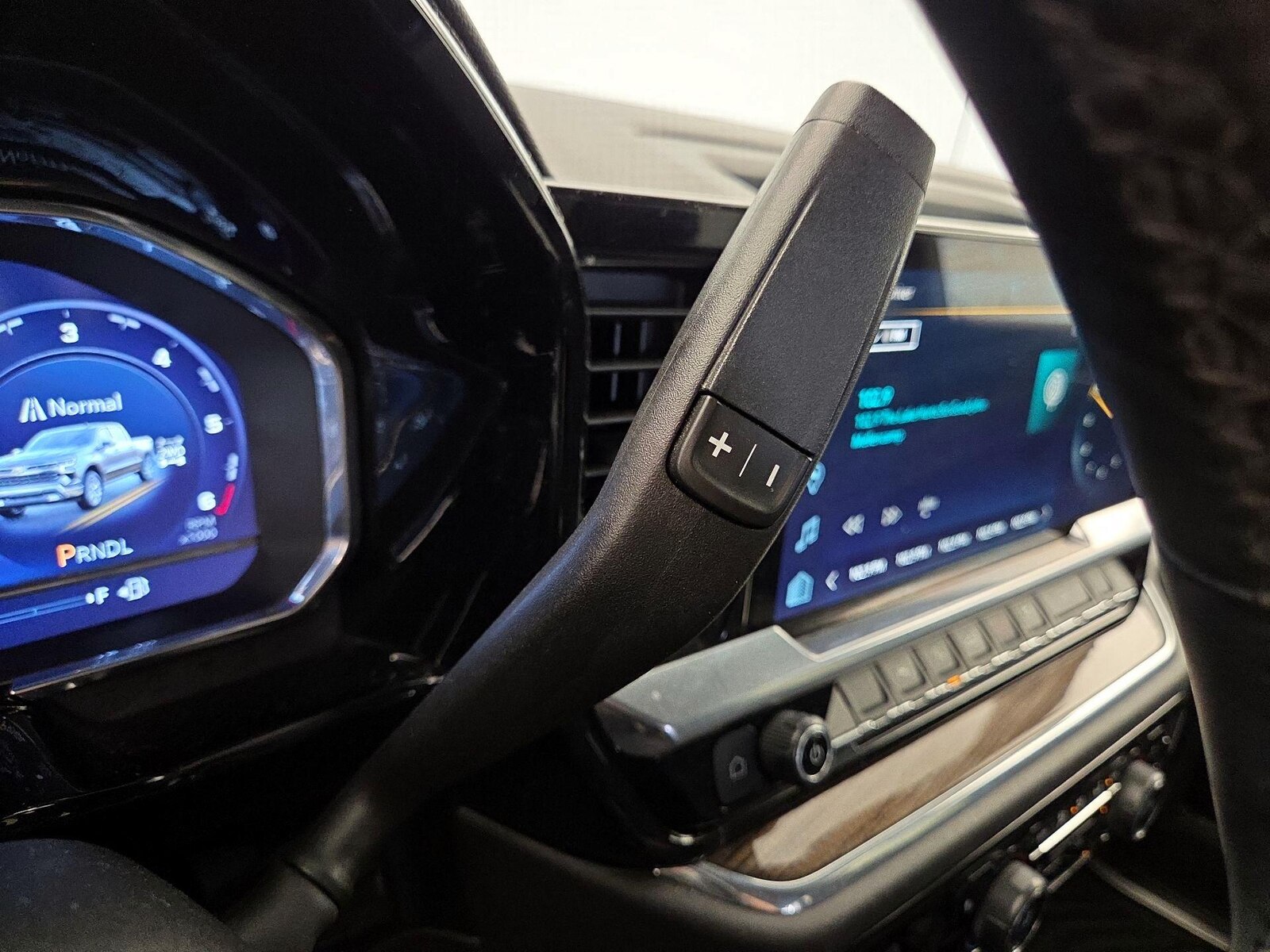 2023 Chevrolet Silverado 1500 LT - Photo 18