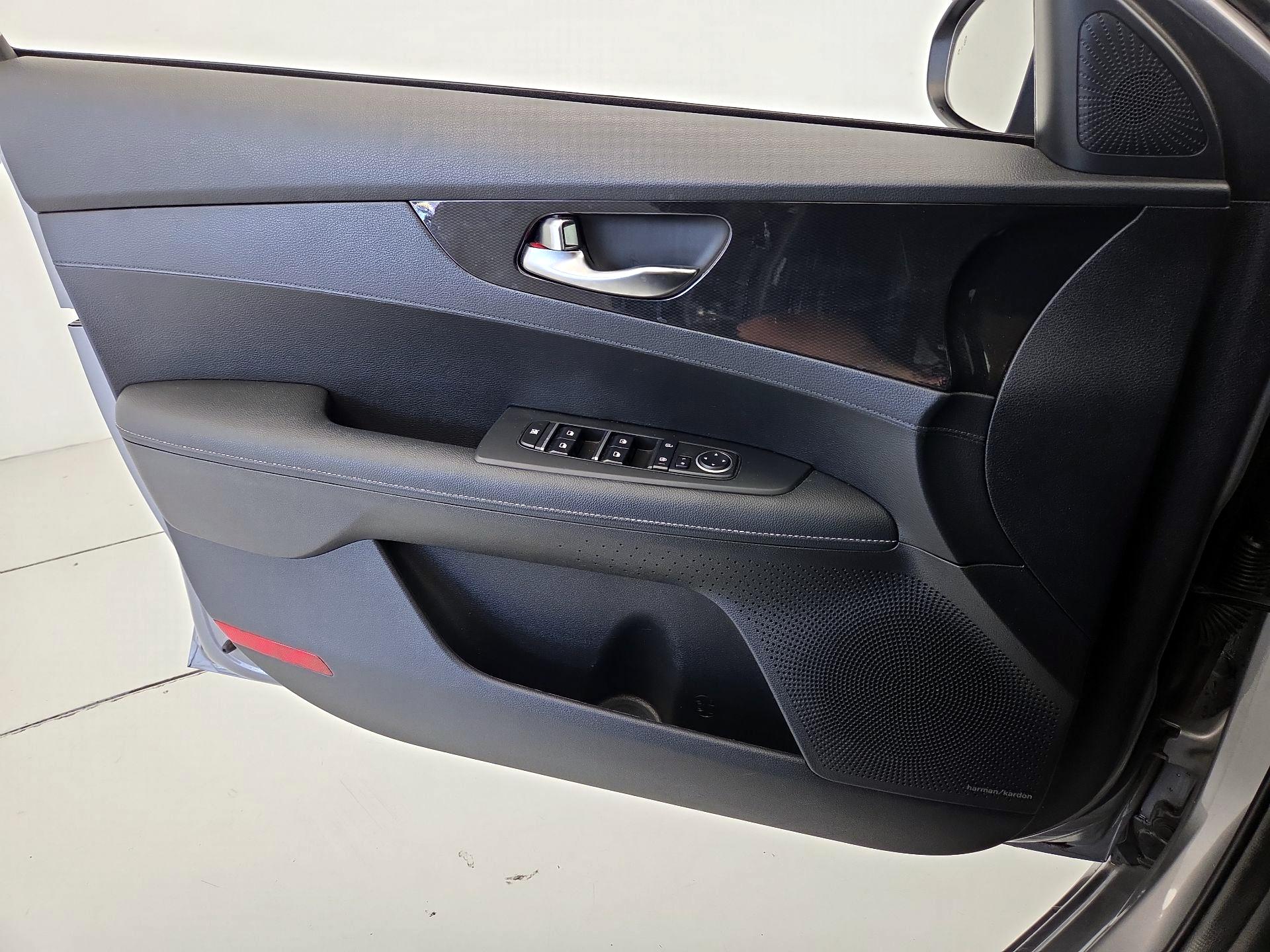 Thumbnail: 2023 Kia Forte - 12