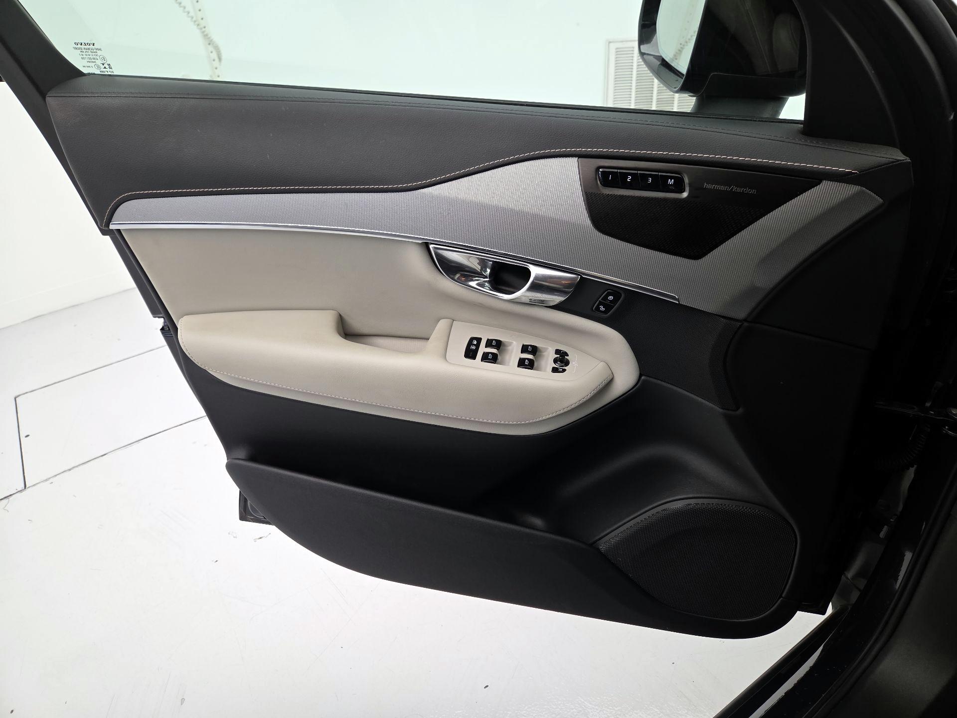 Thumbnail: 2021 Volvo XC90 - 12