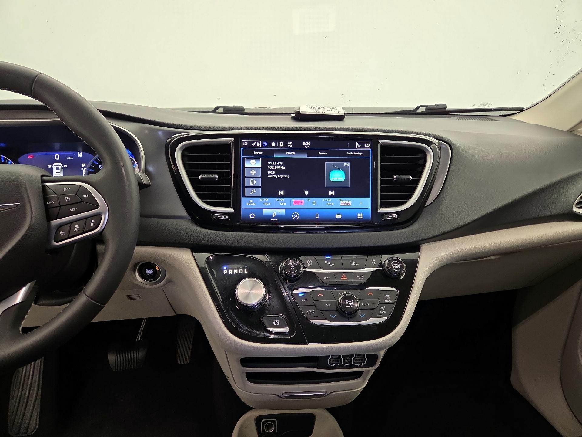 Thumbnail: 2023 Chrysler Pacifica - 9