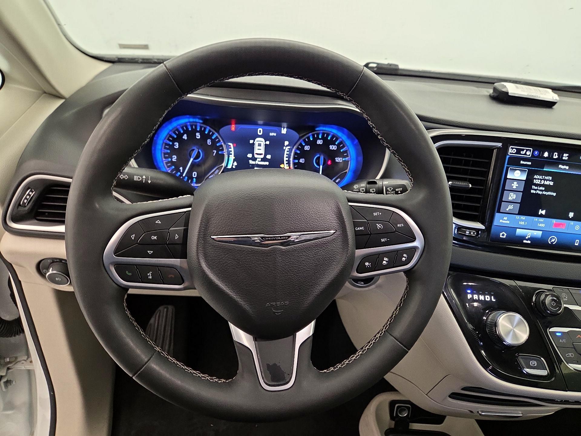 Thumbnail: 2023 Chrysler Pacifica - 10