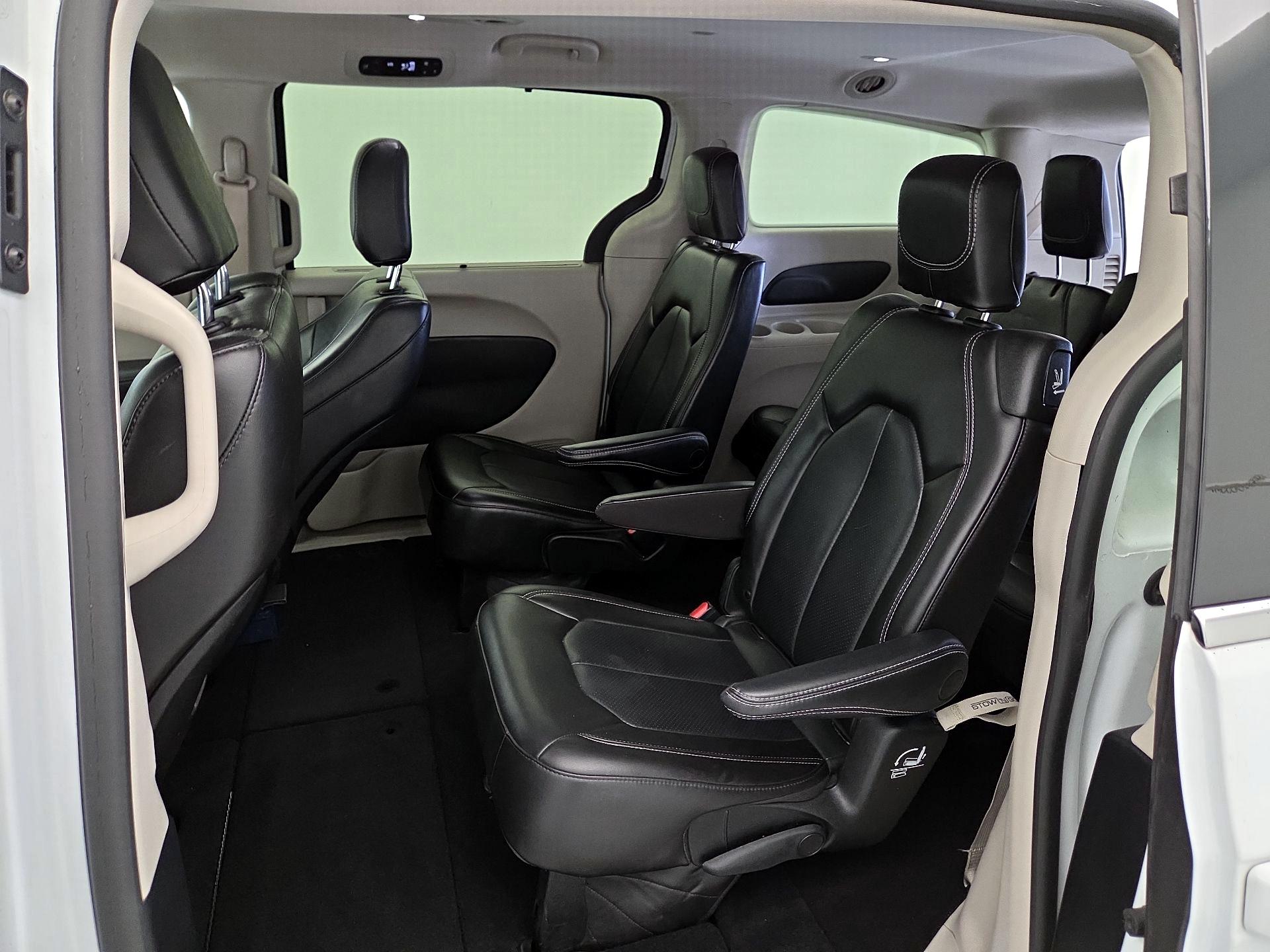 Thumbnail: 2023 Chrysler Pacifica - 19