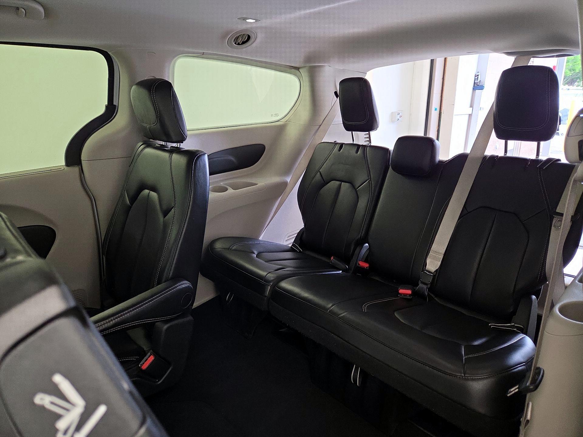 Thumbnail: 2023 Chrysler Pacifica - 20