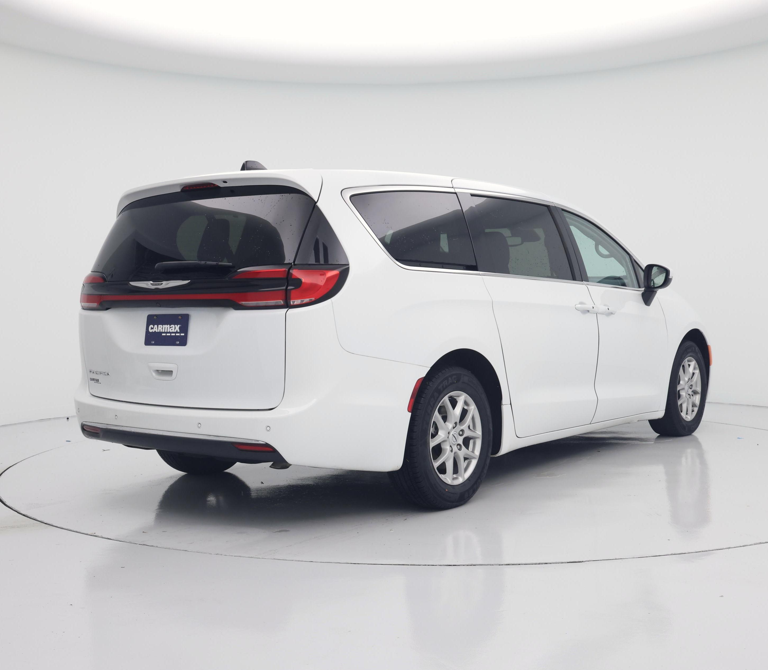 Thumbnail: 2023 Chrysler Pacifica - 8