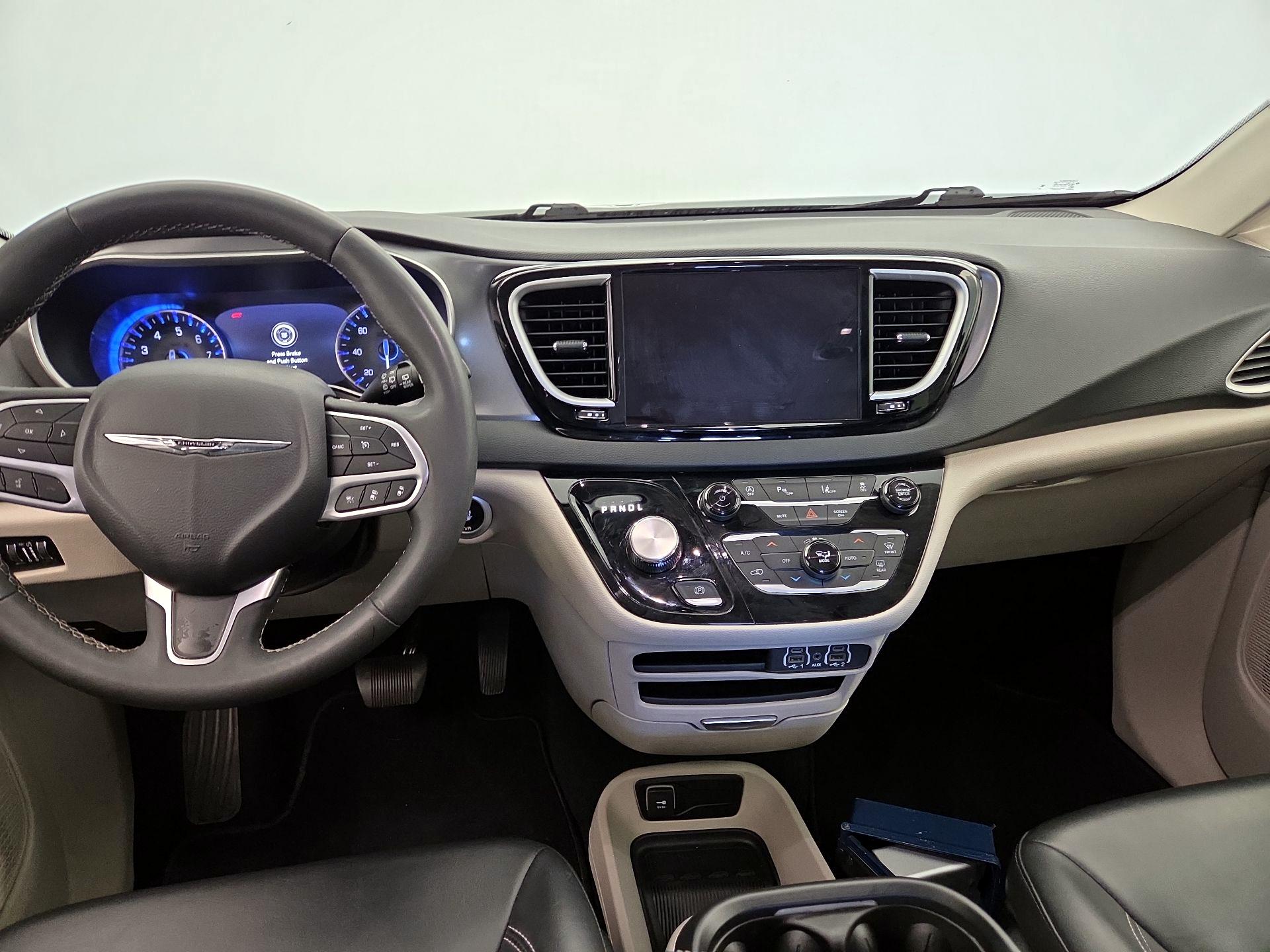 Thumbnail: 2023 Chrysler Pacifica - 9