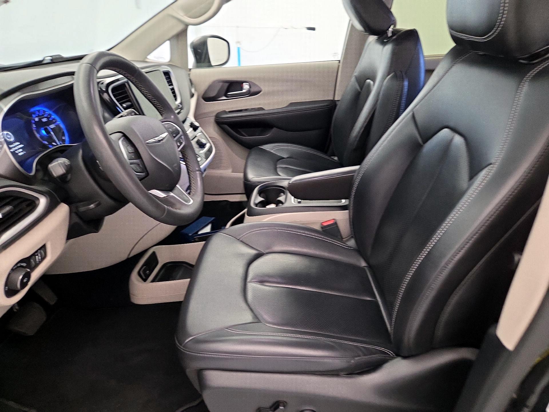 Thumbnail: 2023 Chrysler Pacifica - 11