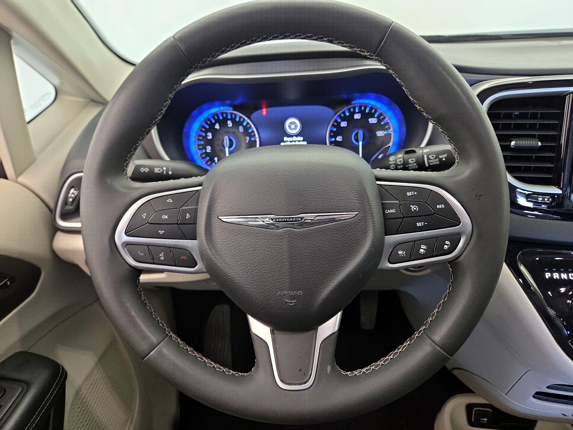Thumbnail: 2023 Chrysler Pacifica - 10