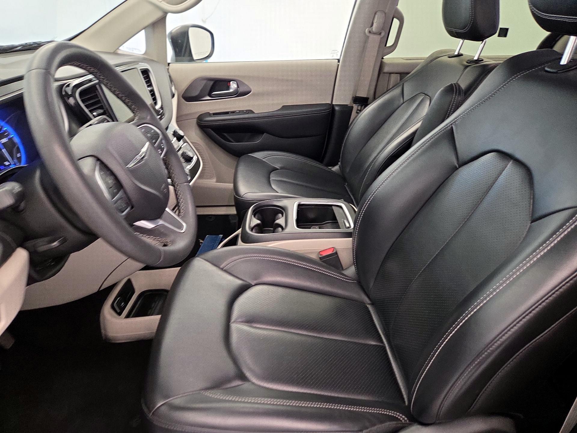 Thumbnail: 2023 Chrysler Pacifica - 11