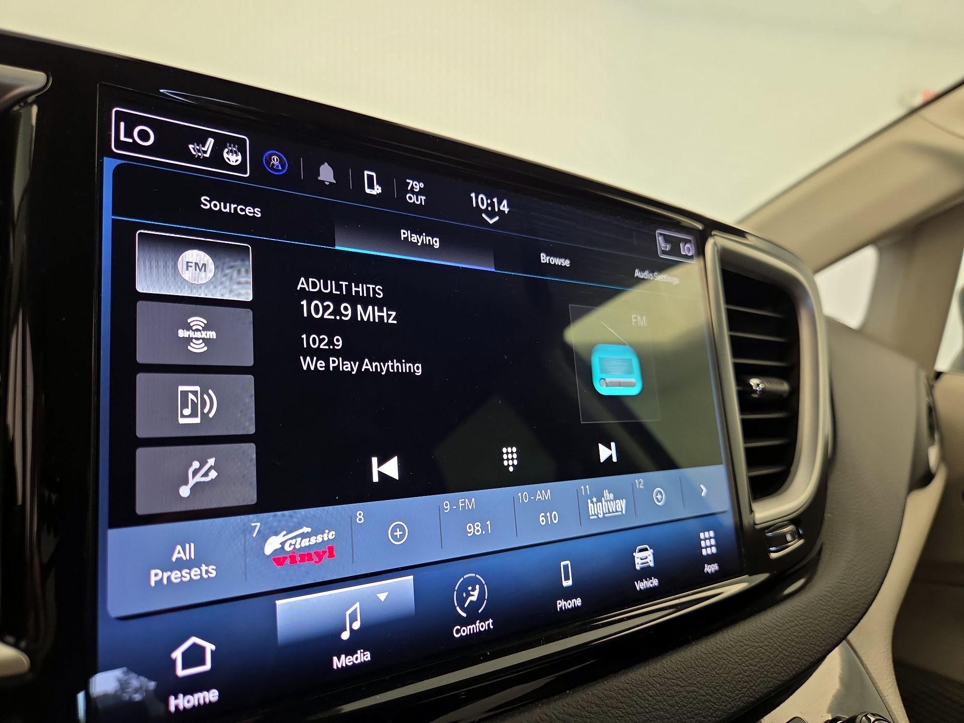 Thumbnail: 2023 Chrysler Pacifica - 15
