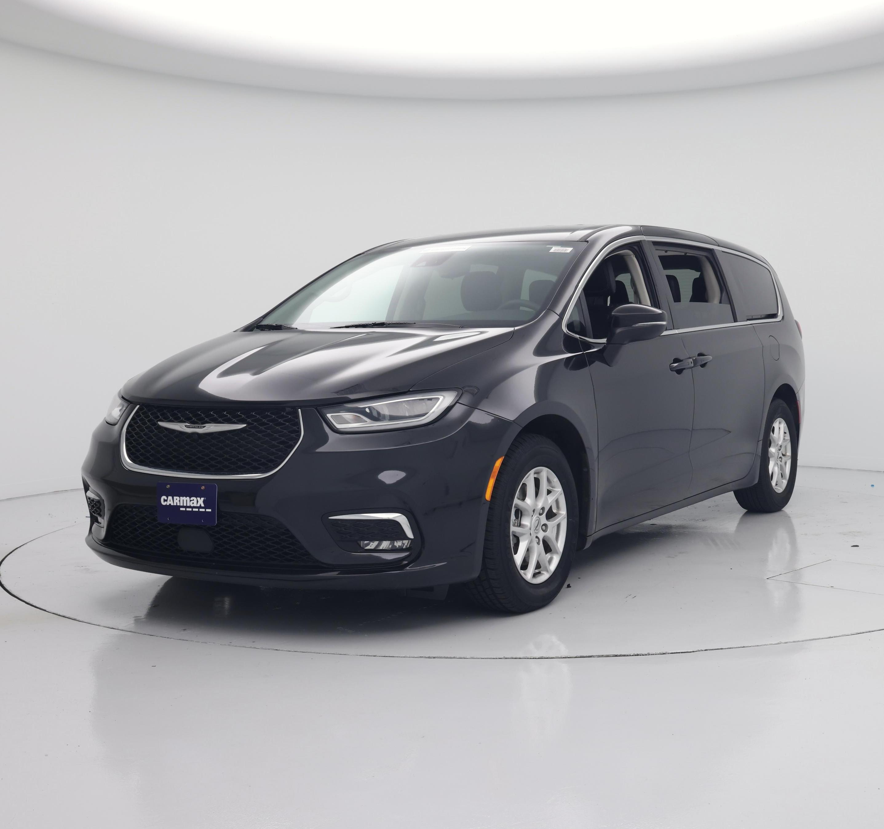 Thumbnail: 2023 Chrysler Pacifica - 4