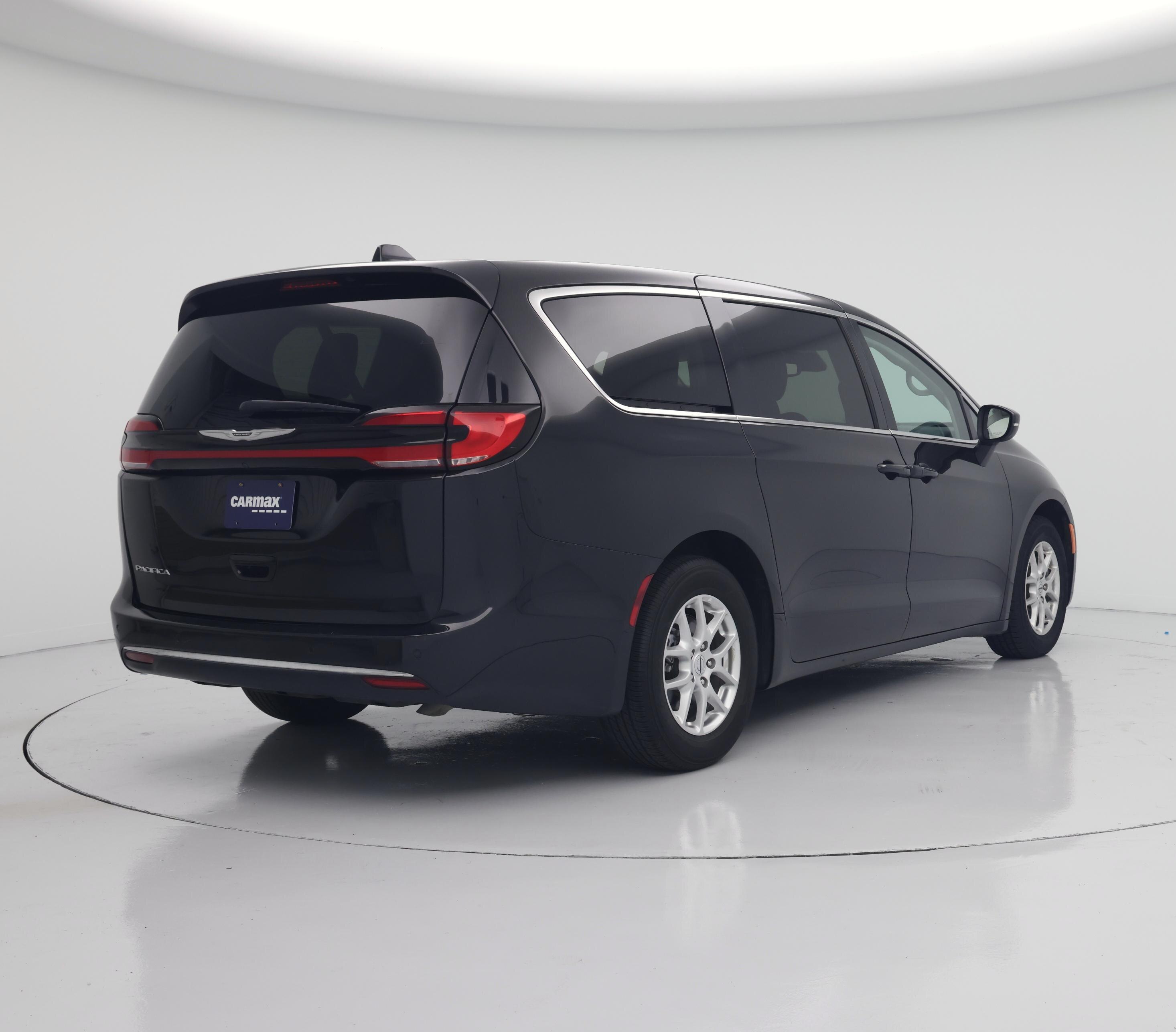 Thumbnail: 2023 Chrysler Pacifica - 8