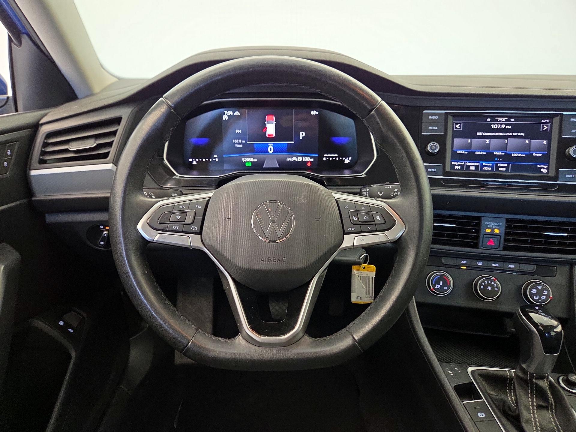 Thumbnail: 2024 Volkswagen Jetta - 10